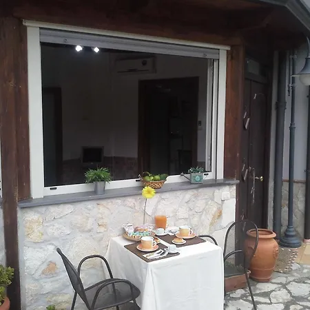 فندق مبيت وإفطار I Giardini Di Capodimonte 2 نابولي